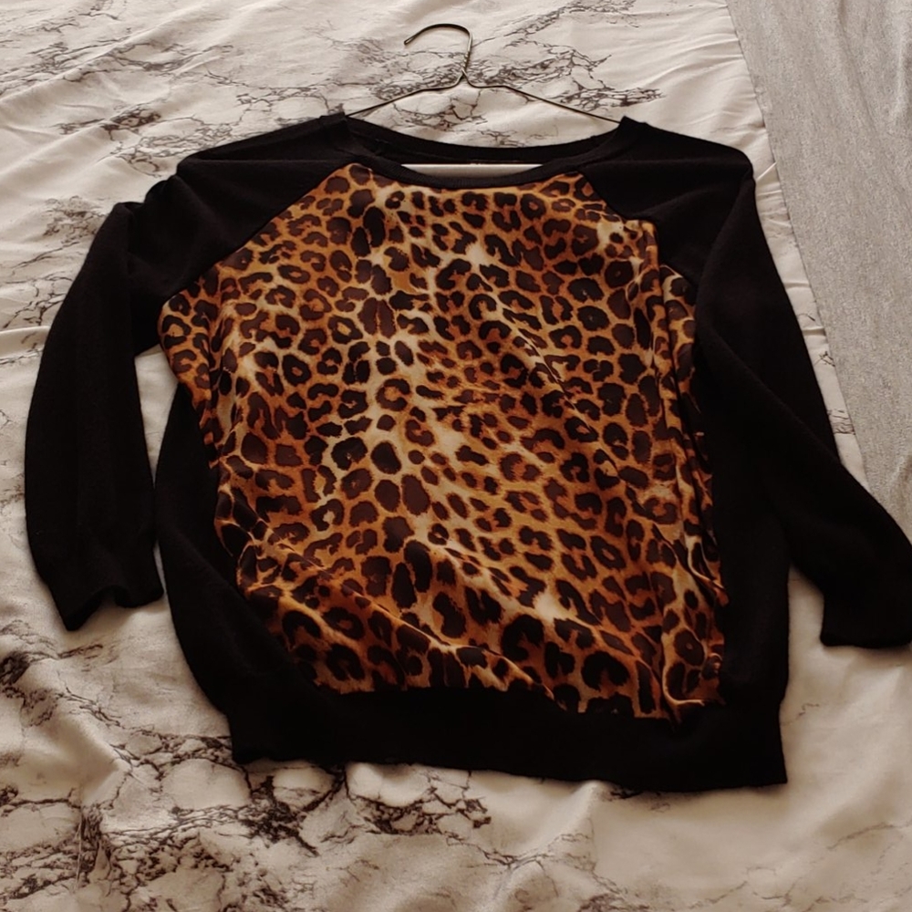 **sold** Leopard sweater